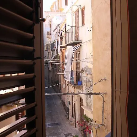 アパート La Finestra Sotto La Rocca チェファル