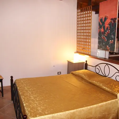 La Finestra Sotto La Rocca