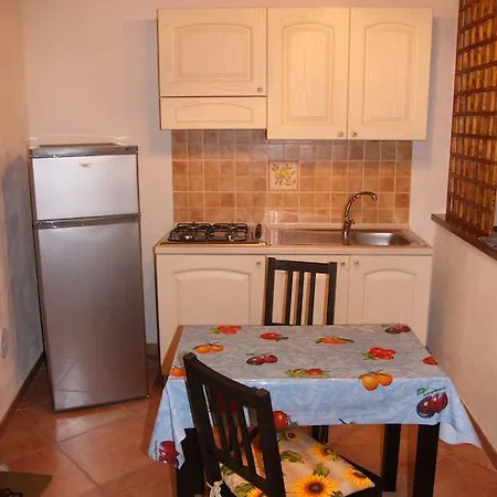 アパート La Finestra Sotto La Rocca チェファル