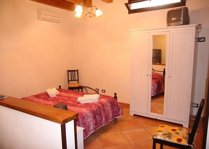 La Finestra Sotto La Rocca Cefalù